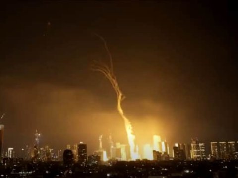 İrandan atılan 100 raket vuruldu