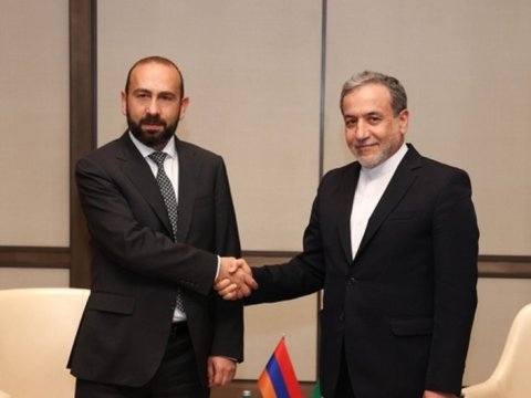 Mirzoyan iranlı həmkarı ilə danışdı