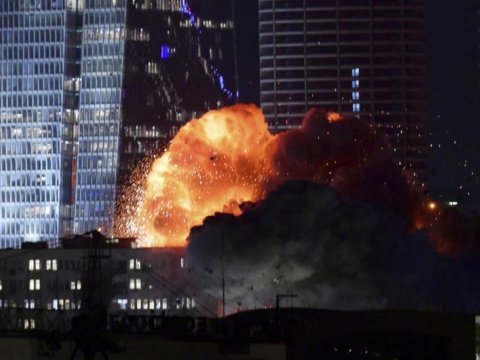 İran İsrailin iki şəhərini vurdu