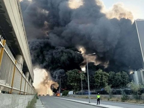 İzmirdə güclü yanğın - Xəstəxana təxliyə edilir