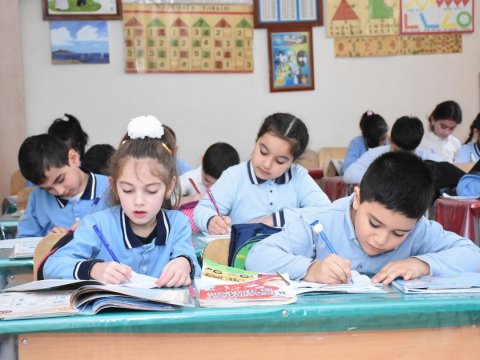 43 mindən çox şagird elektron yerdəyişmə edib