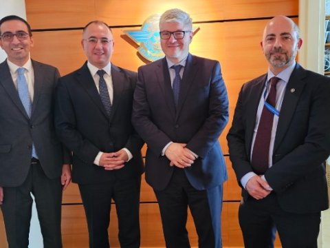 RİNN nümayəndələri ICAO rəsmiləri ilə bir arada