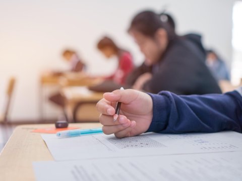 Bu 2 məktəbin heç bir şagirdi universitetə daxil olmayıb 