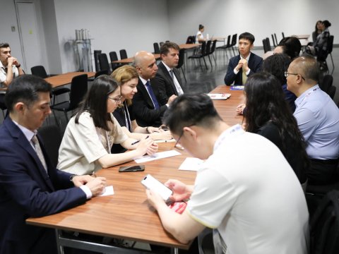 Emin Əmrullyev Çinin nümayəndə heyəti ilə görüşdü