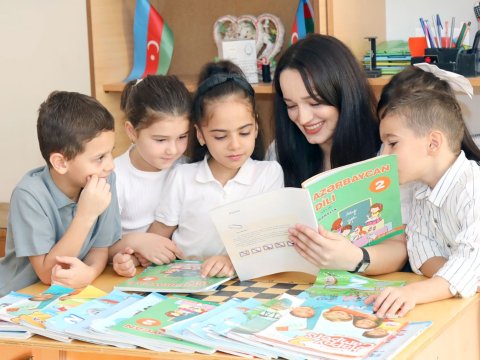 Bakı müəllimləri 1000 manatdan çox maaş alır