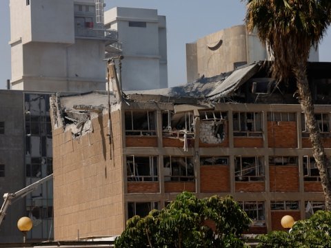 İranın vurduğu xəstəxanadan FOTOLAR