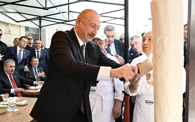 Prezidentlər Maraş dondurması yedilər - FOTO