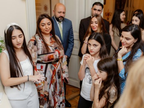 Leyla və Arzu Əliyevalar &ldquo;Zeynəbin sehrli dünyası&rdquo; adlı sərginin açılışında&nbsp;- FOTOLAR