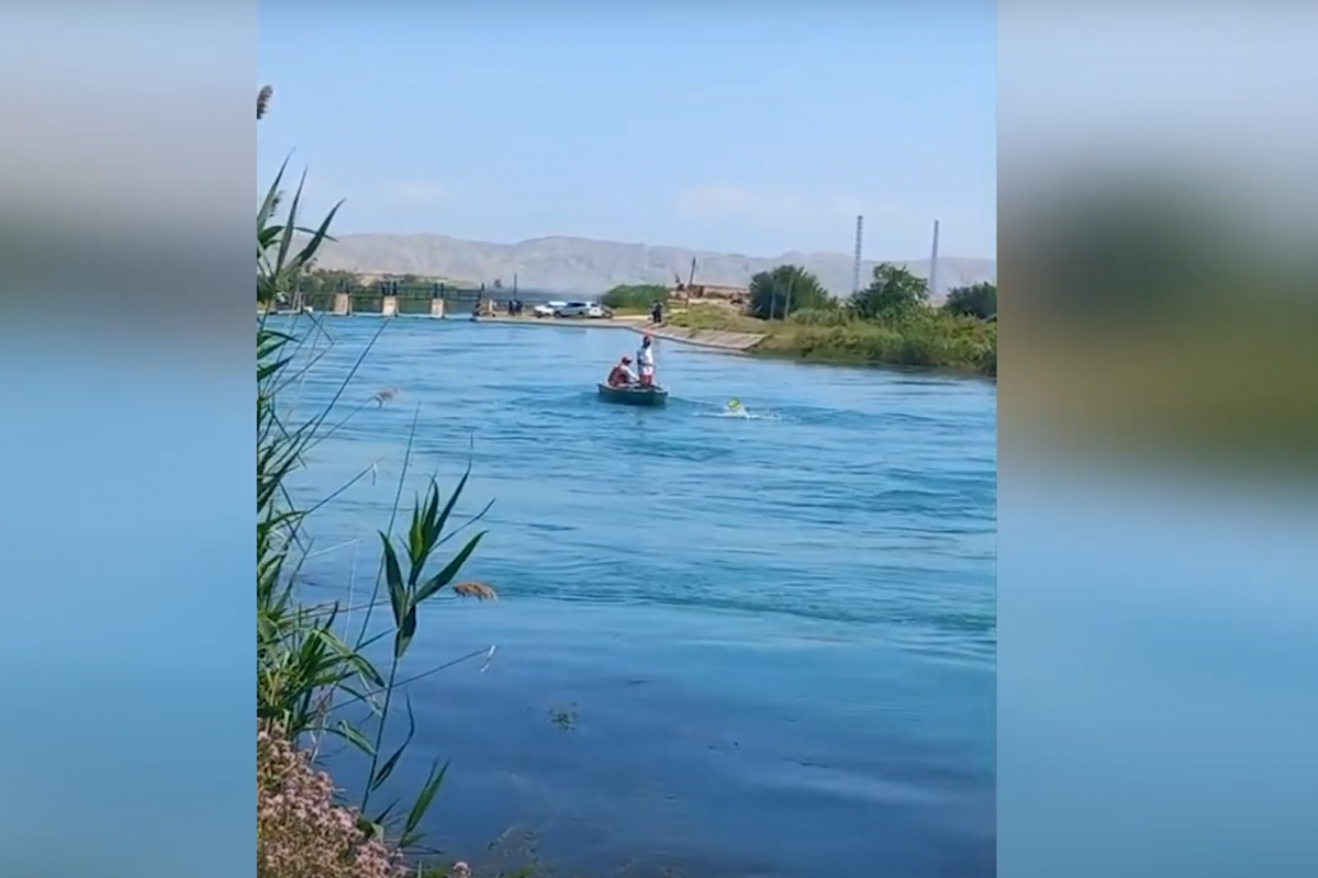 Yeniyetmə oğlan Qarabağ kanalında batıb - VİDEO