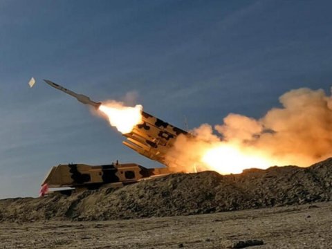 İran İsrailin iki hərbi bazasını vurdu