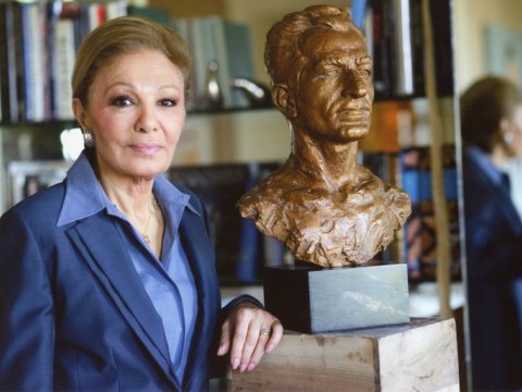 İran şahının azərbaycanlı arvadı danışdı: &ldquo;İşıq qaranlığa qalib gələcək!&rdquo;