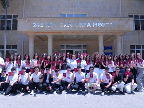 Bakıda 2 213 məzuna fərqlənmə attestatı verilib