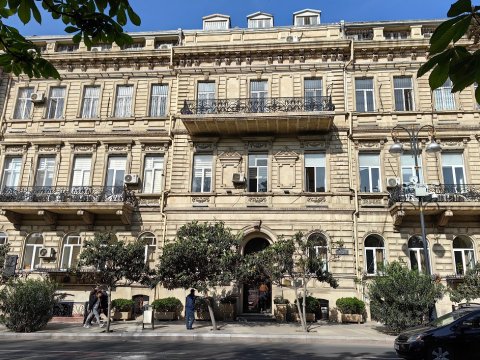 Qərb Universitetinin məktəbi şagirdlərə attestat vermir? - Rəsmi CAVAB