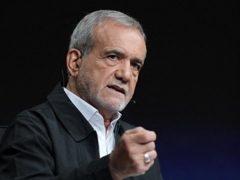 İran Prezidenti nazirlərlə görüşdü