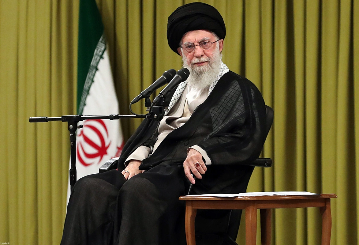 Xamenei sükutu belə pozdu