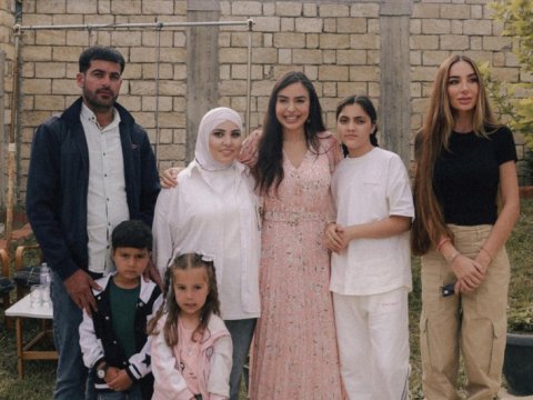 Leyla və Arzu Əliyevalar Xızıda arıçı ailəsi ilə görüşdü - FOTO