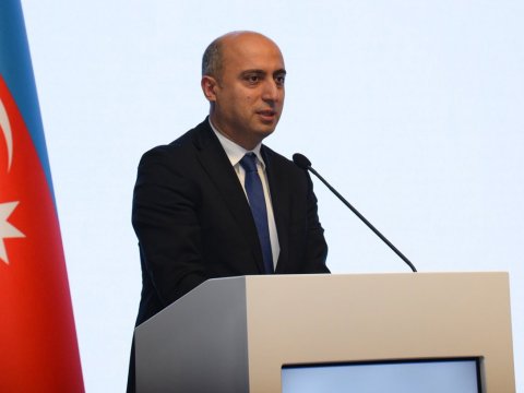 Müəllimin borcu oxumayan uşaqlarla işləməkdir - Emin Əmrullayev