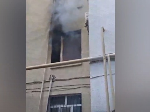 Bakıda yaşayış binada yanğın - Sakinlər təxliyə edildi