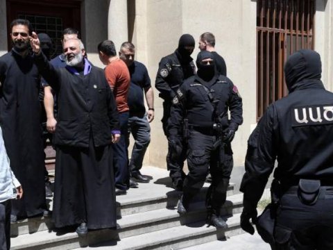 Ermənistanda çevrilişə cəhdə görə 14 nəfər saxlanılıb