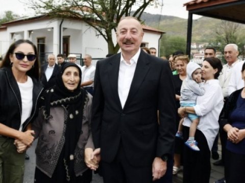 Xaqan ünvanlı LİDER