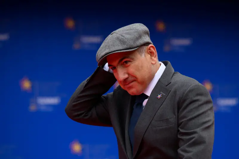 Paşinyandan ona "sünnət olunub" deyən keşişə cavab: &ldquo;Göstərə bilərəm&rdquo;