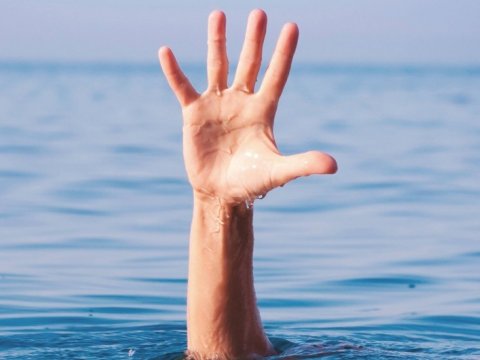 10-cu sinif şagirdi kanalda batdı