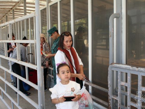 Xarici vətəndaşlar quru yolla Azərbaycana gəldilər - FOTOLAR