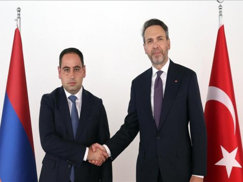 Türkiyə və Ermənistan nazirləri görüşüb