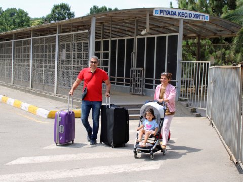 İran əsilli xarici vətəndaşların Azərbaycana təxliyəsi davam edir - FOTO