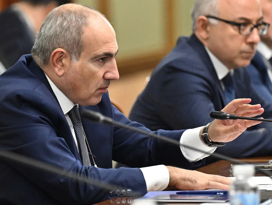 Paşinyan söyüşləri dayandırır