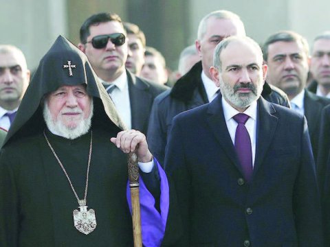 Azərbaycanlı deputat Paşinyanı ALQIŞLADI