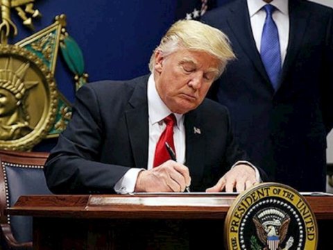 Tramp Suriyaya qarşı sanksiyaları ləğv etdi