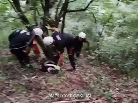 Qəbələdə meşədə köməksiz qalan şəxs xilas olunu - VİDEO