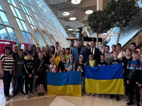 Ukraynalı uşaqlar Azərbaycana gətirildi - GÖRÜNTÜ