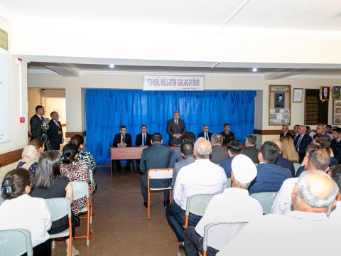 Rüstəm Xəlilov sakinlərin problemlərini dinləyib