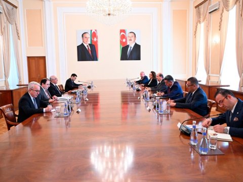 Əli Əsədov Ersin Tatarla müzakirələr apardı