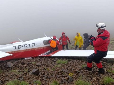 Türkiyədə təyyarə qəzası - Pilot öldü, sərnişin sağ qaldı
