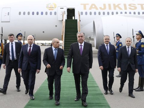 Tacikistan Prezidenti Azərbaycana gəldi