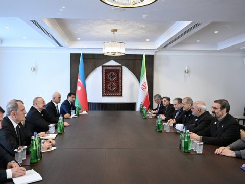 İlham Əliyevlə Pezeşkian nələrdən danışıb?