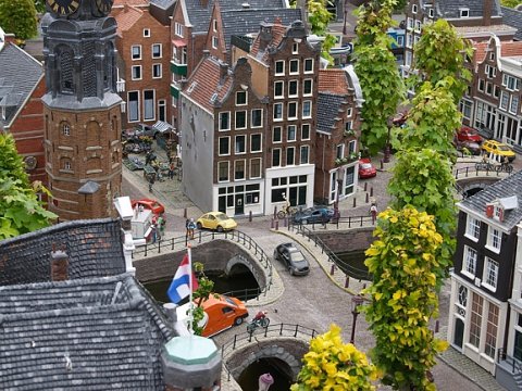 Niderland&nbsp;miqrasiya siyasətini SƏRTLƏŞDİRİR