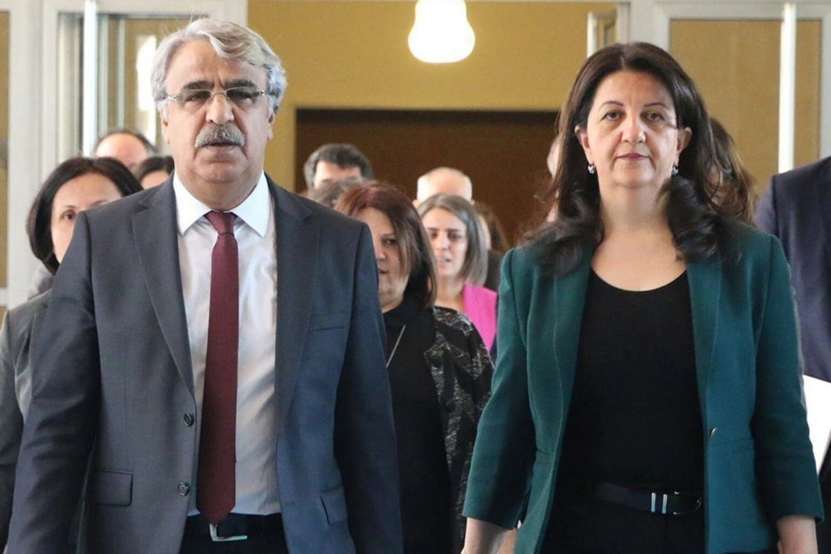 DEM partiyasının nümayəndələri Öcalanla görüşdü