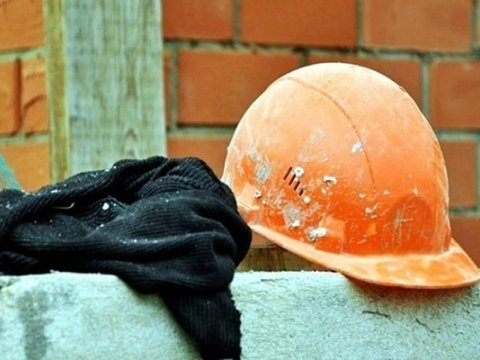 Ustalar hündürlükdən yıxıldı - Biri öldü