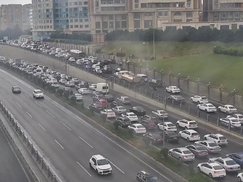 “20 Yanvar”da qəza tıxac yaratdı - FOTO