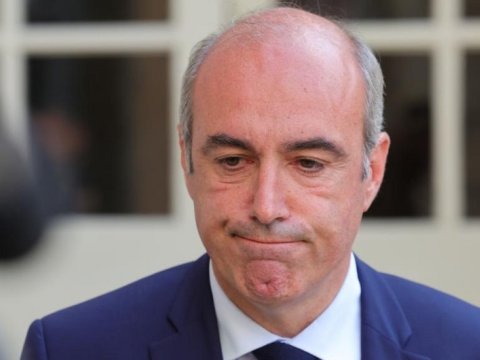 Fransada deputat intihar etdi