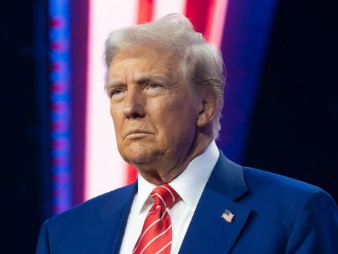 Tramp İrana zərbə endirmək üçün “yaşıl işıq” yandıra bilər