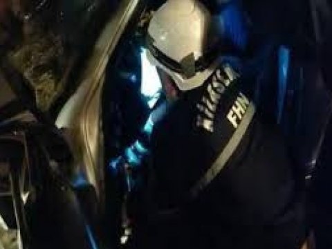 Maşında sıxılı qalan şəxs xilas edildi&nbsp;-&nbsp;VİDEO