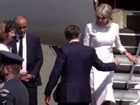 Makronun arvadı onu yenidən alçaltdı