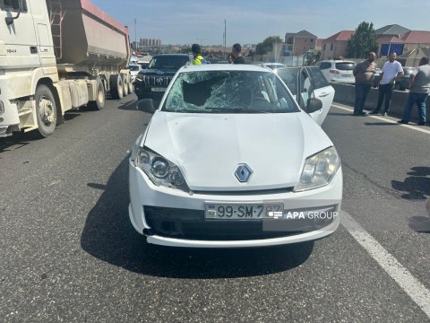 Bakı-Sumqayıt yolunda maşın piyadanı vurdu