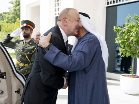 İlham Əliyevdən həmkarına hədiyyə - FOTO