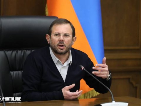 Deputatın evində axtarış aparılır